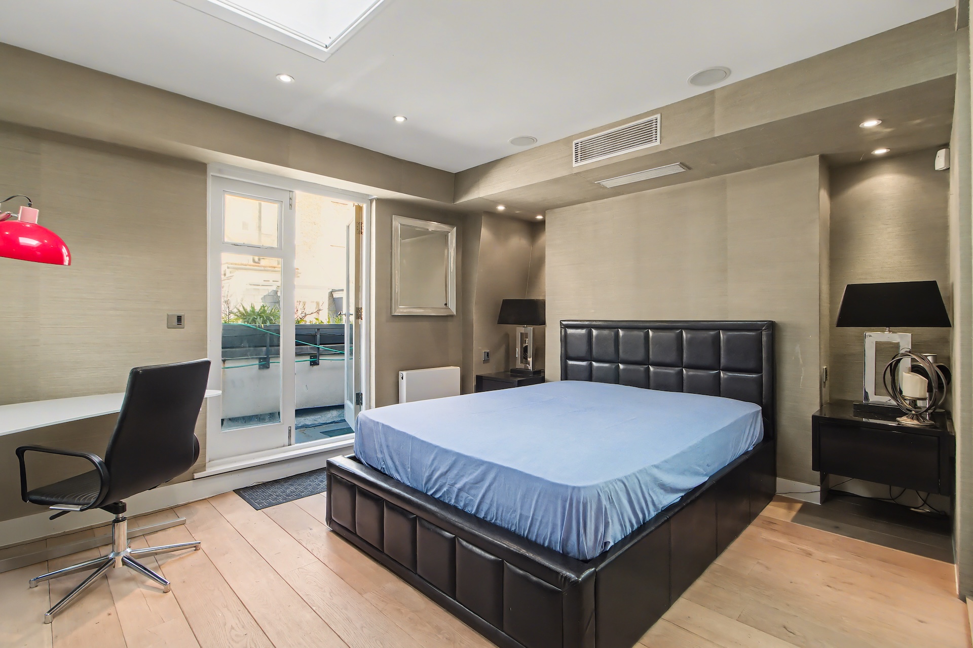 19 Ennismore Mews SW7 1AP-22